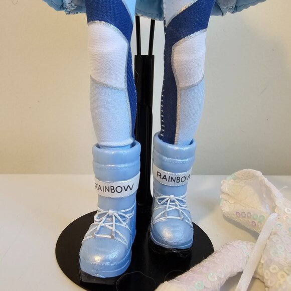 MGA Entertainment Rainbow High Winter Break Skyler Bradshaw Doll w/ Outfit 10.5" - Picture 7 of 12